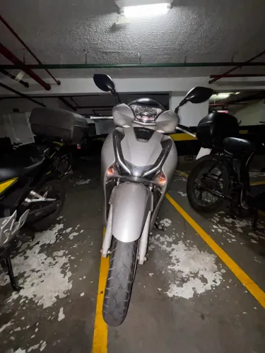 Vendo moto Honda 