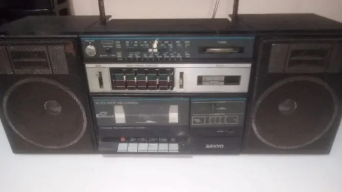 Rádio Gravador Estéreo Portátil (Boombox) Sanyo C-12 MK II. Vintage anos 80
