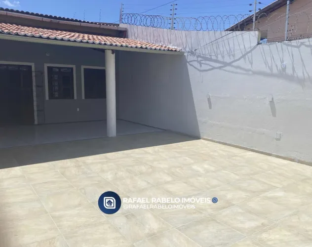 Casa plana à venda no Cambeba.