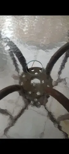 Mesa redonda de vidro 90 cm de diâmetro com opção para guarda-sol 