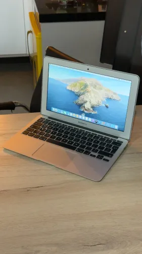 MacBook Air 2012 | 4GB Ram | Intel Core i5 | 60GB SSD | 11 Pol. - Loja física! C/ garantia