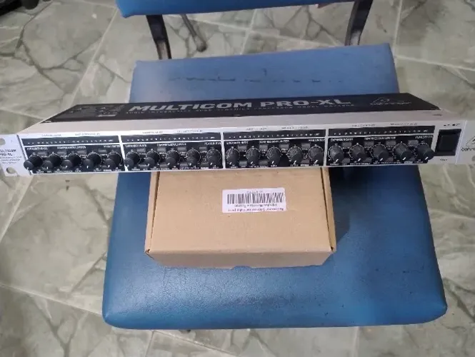 compressor Behringer de canais