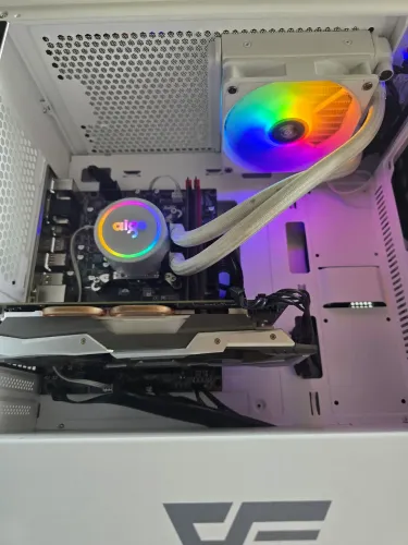 Pc Gamer: i5 9600kf + GTX 1060 6GB