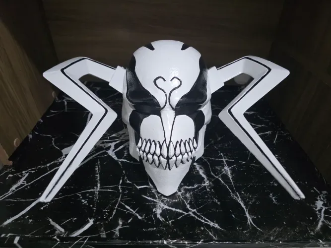 Capacete Ichigo Vasto Lorde (tamanho real)