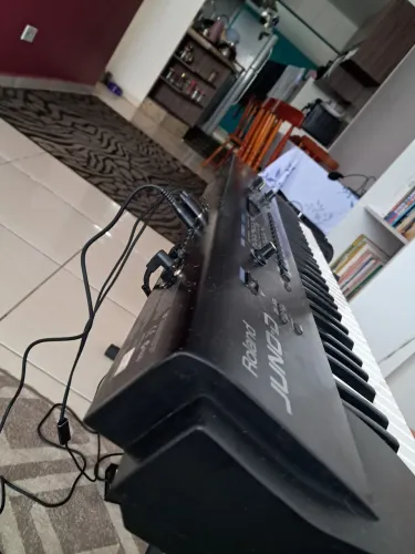 Vendo ou troco teclado juno D Roland em perfeito estado 