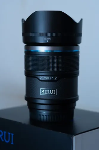 Lente Sirui Sniper 23mm 1.2
