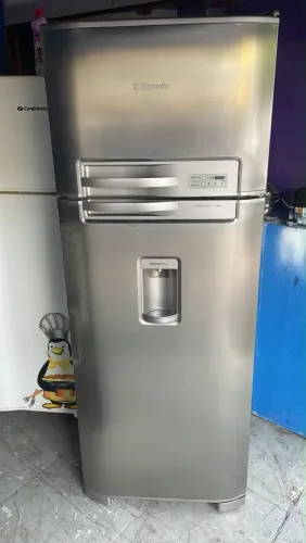 Geladeira Electrolux 400 Litros com dispenser de água