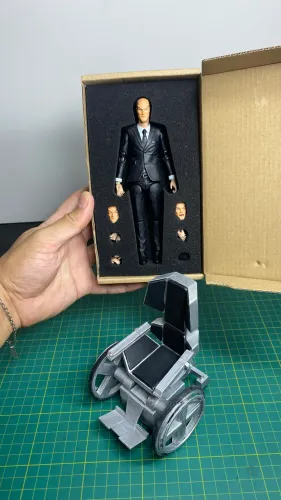 Professor Xavier custom corpo maniple com cadeira impressa em 3D