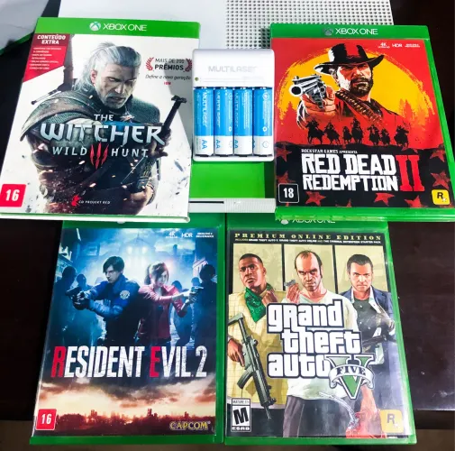 Jogos Xbox one + carregador e pilhas Multilaser Cb054