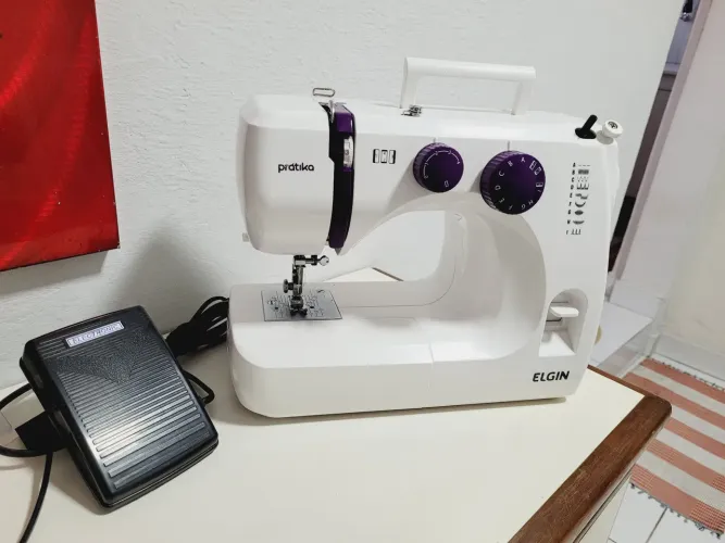 Maquina de costura Elgin impecável