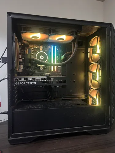 PC GAMER RYZEN 7 5700X3D + RTX 4060