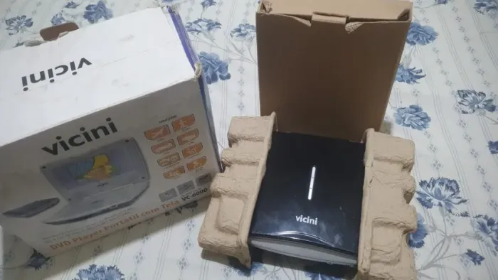 Vendo Dvd Portatil Com Tela Vicini