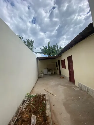 CASA DE FUNDOS PARA LOCAÇÃO - ARAXÁ/MG*