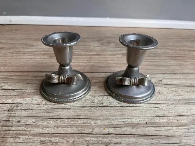 Jogo 2 Castiçais Prateados Pesados Para Vela De Mesa - Retro