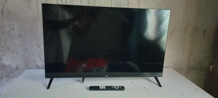 TV Full HD TCL 32' Retirada de Peças