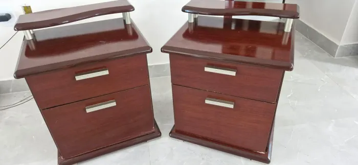 2 Mesinhas de cabeceira 