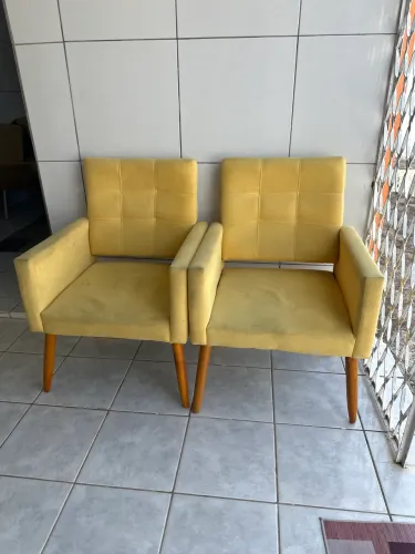VENDE-SE DUAS POUTRONAS