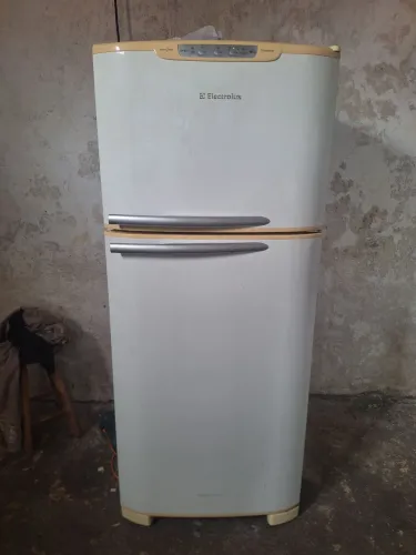 Vendo geladeira Electrolux Frost Free DFF37 Premium