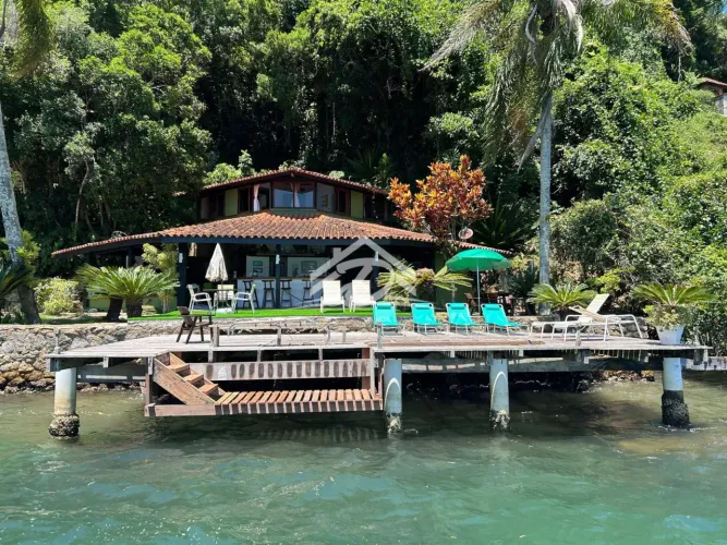 Casa na ilha do Cavaco em Angra dos Reis