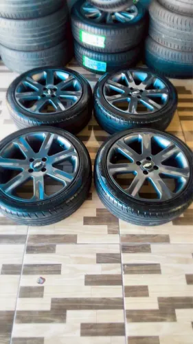 RODAS 17 TALA 7 4/100 PNEUS 80% BORRACHA (215/45/17)