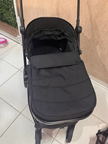 Carrinho de bebê + bebê conforto + base automóvel 