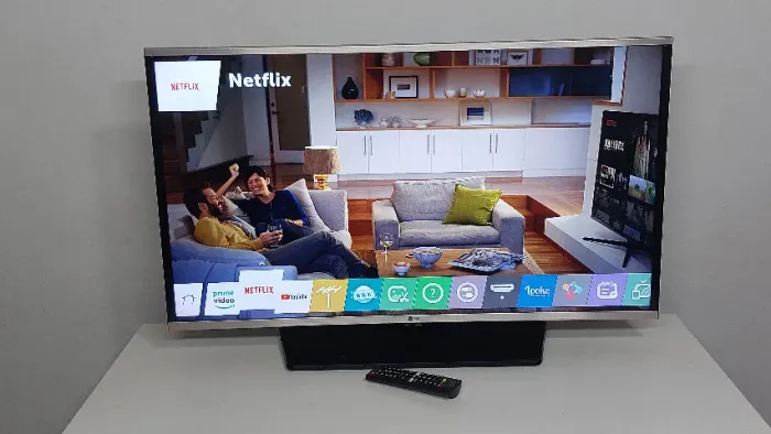 Smart TV LG Led 40 pol - Full HD com Conversor Digital 3 HDMI 3 USB Wi-Fi 6 - ac. Cartão