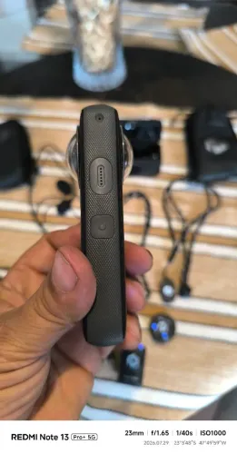 Insta 360 X2 com 2 microfone de lapela um com fio P2 e outro lapela sem fio 