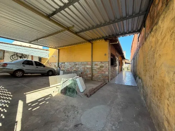 Casa geminada com garagem coberta,2 quartos