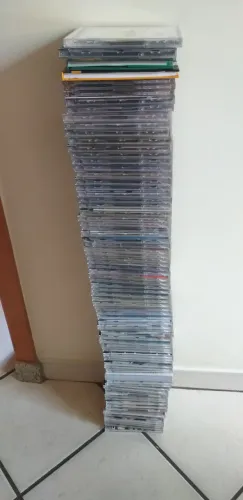 165 CD´s de músicas internacionais, seminovos, em bom estado de conservação