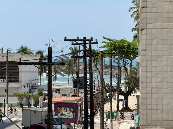 Apartamento com varanda e vista mar na quadra mar da Praia das Pitangueiras, Guaruja