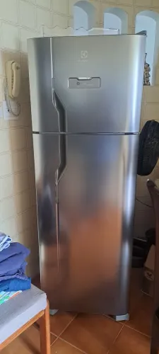 Geladeira Eletrolux duplex Frost Free 310L Seminova
