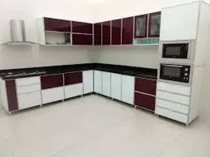 Armários planejados de vidro e alumínio