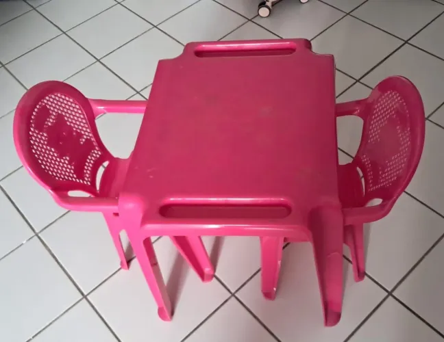 Mesa Infantil + 2 cadeiras
