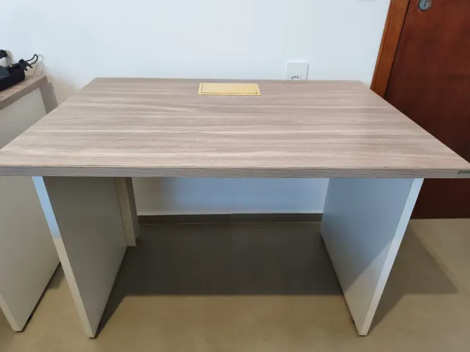 Mesa de escritório para computador
