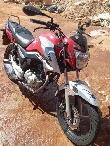 A moto tá em dias documentada só transferir não tem multas toda certinha