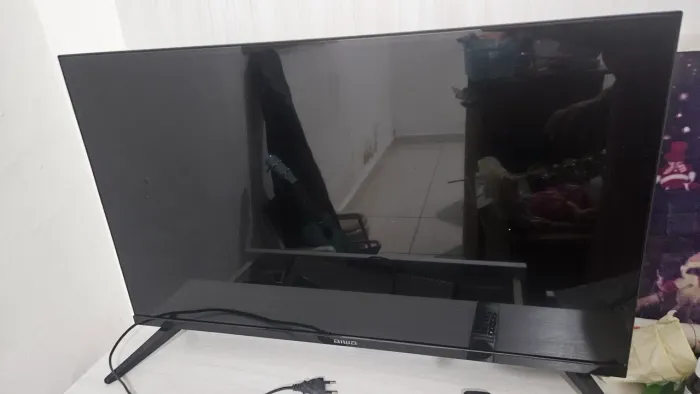 TV 1 MES DE USO