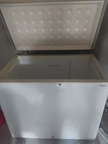 Vende-se um. Freezer