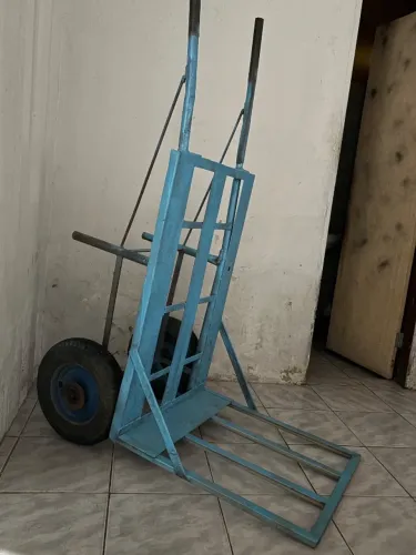Carrinho de Carga Reforçado com Rodas - Excelente Estado