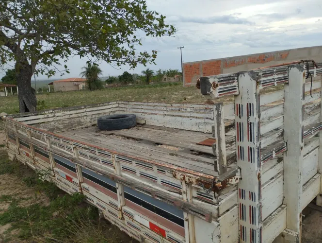 Vende-se carroceria pra f,4000 