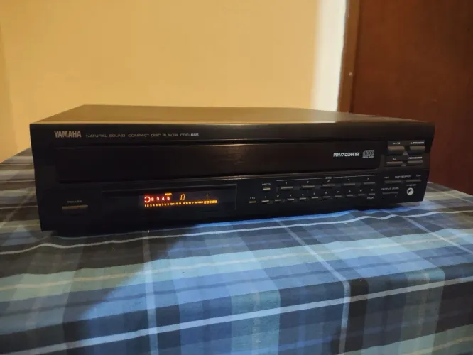 Yamaha CD player (RETIRADA DE PEÇAS)