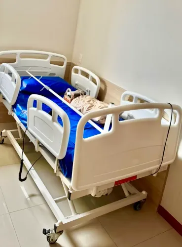 Cama Hospitalar Completa + Cadeira + Poltrona | R$ 5.500