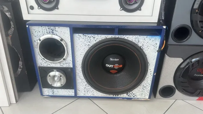 Caixa de som automotivo de 15"