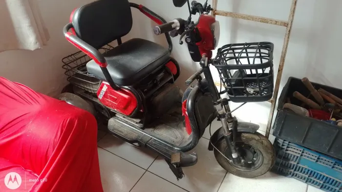Triciclo Smartway 1000v para 3 pessoas semi-novo