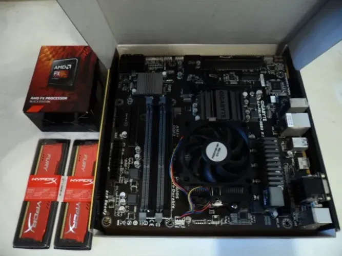 KIT PC - FX 6300 Black Edition + GA-78LMT-USB3 R2 + 16GB DDR3 HyperX