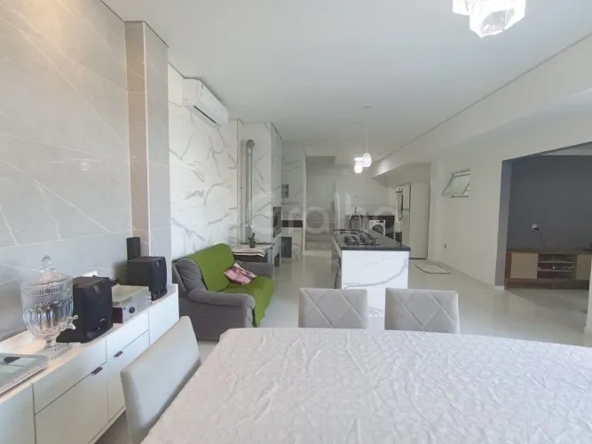 Casa Residencial de 220 m² com 4 quartos sendo 1 suíte no Abraão