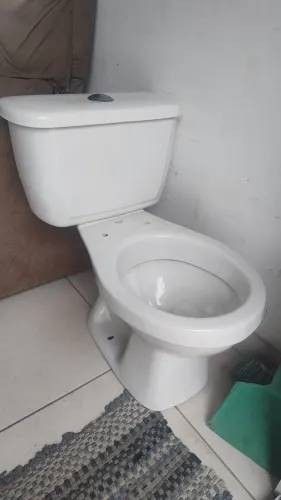 Vendo este vaso sanitário acoplado Eternit leia a descrição do anúncio.