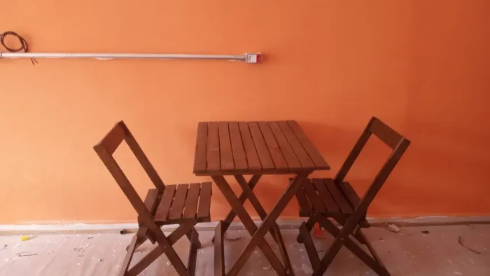 Conjunto de mesa e cadeiras dobráveis