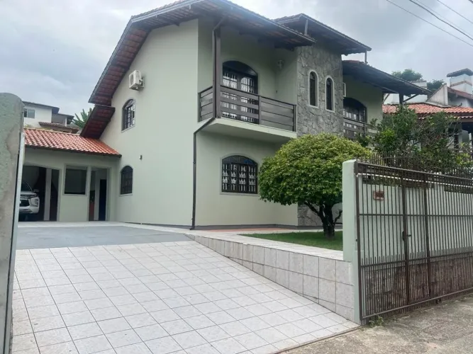 Casa a venda próximo à UFSC em Florianópolis