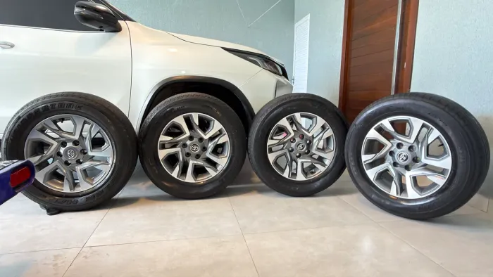 Jogo de Rodas aro 18 SW4 e Hilux 4und