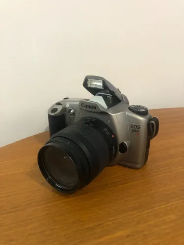 Câmera Canon EOS 3000 N Kit